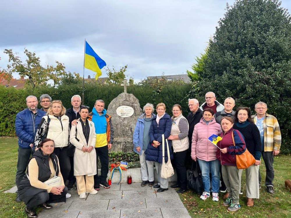 Gedenken an die verstorbenen Kriegsgefangenen und Verteidiger am Ukrainischen Denkmal