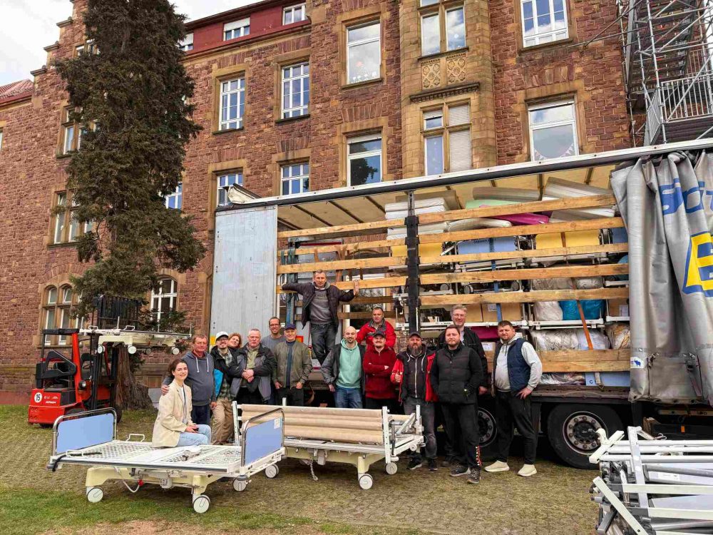 Der 137. LKW mit humanitärer Hilfe - Krankenhausbetten für die Region Chernihiv in der Ukraine